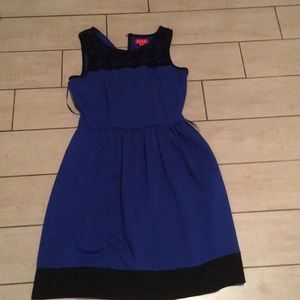 Elle      Dress